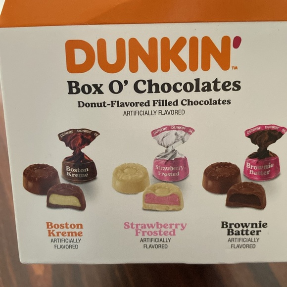 NWT Dunkin’ Donuts 🍩 themed box of chocolates nostalgic donut box Perfect Gift - Picture 2 of 4
